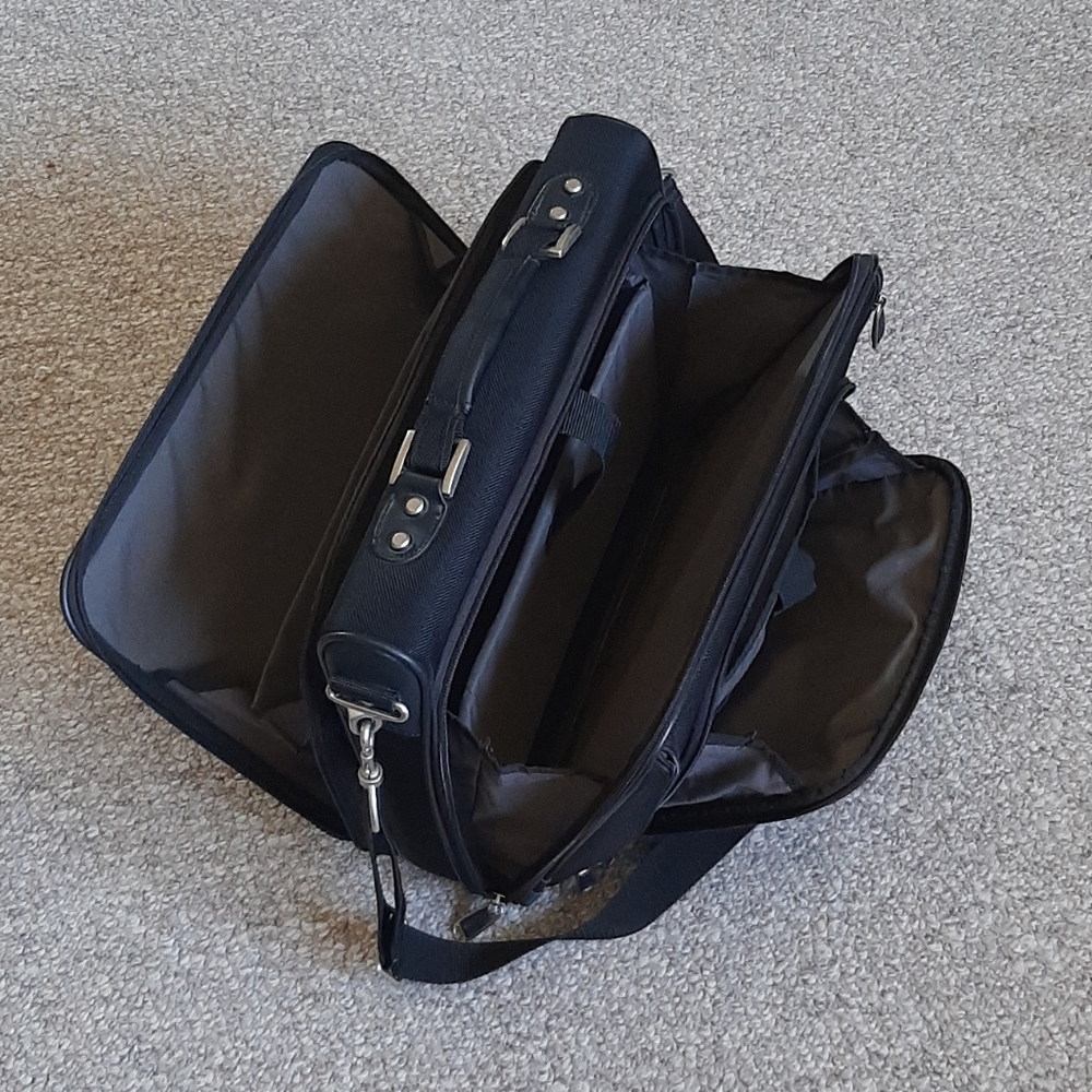 Samsonite Briefcase. - Picture 6 of 13